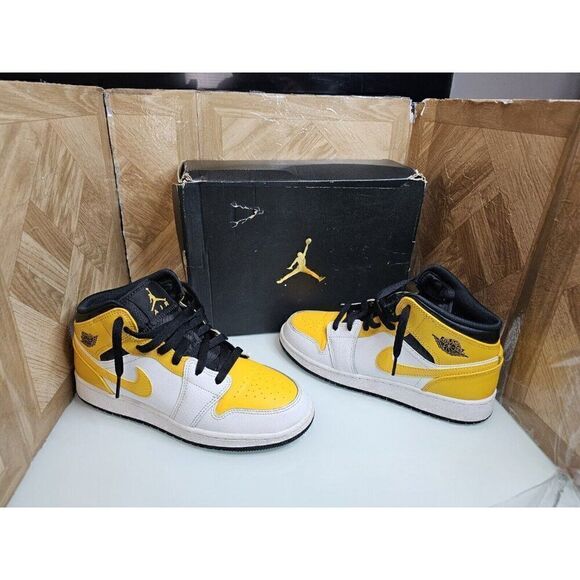 Jordan 1 Mid University Gold Women's Fashion Yellow Shoes Size 7.5.  GS 6Y - Picture 1 of 12
